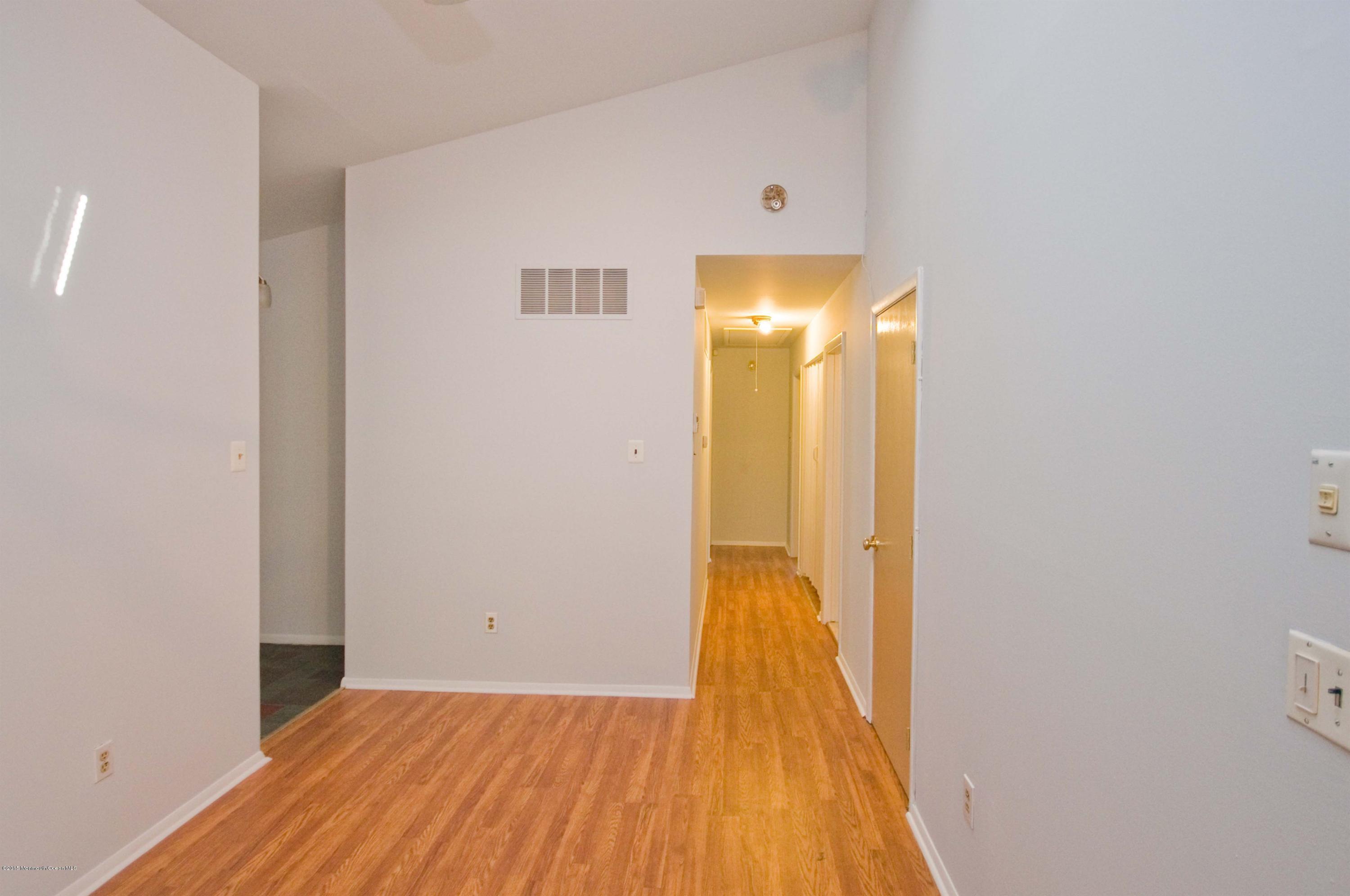 990 Neck Road Burlington, NJ 08016 - Photo 3 of 33 004_FOYER