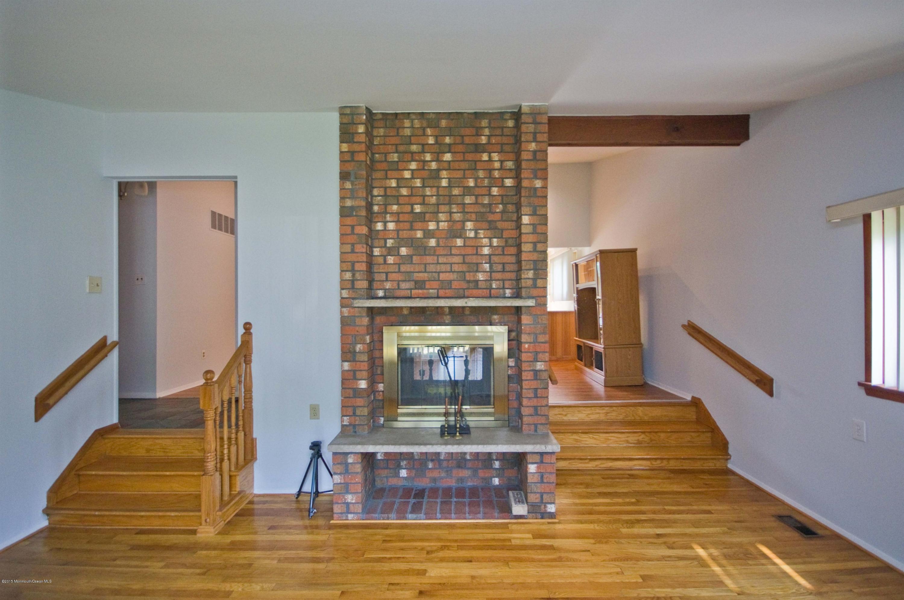 990 Neck Road Burlington, NJ 08016 - Photo 5 of 33 008_LIVING ROOM
