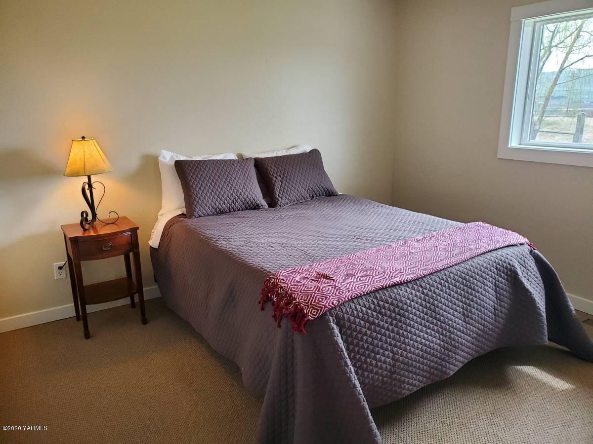 123706 West Heck Road Prosser, WA 99350 - Photo 22 of 24 a bed sitting in a bedroom next to a window