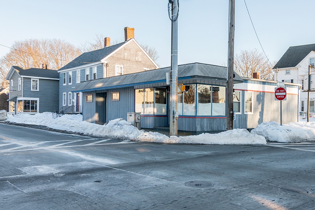 367 Child Street Warren, RI 02885 - Photo 4 of 36