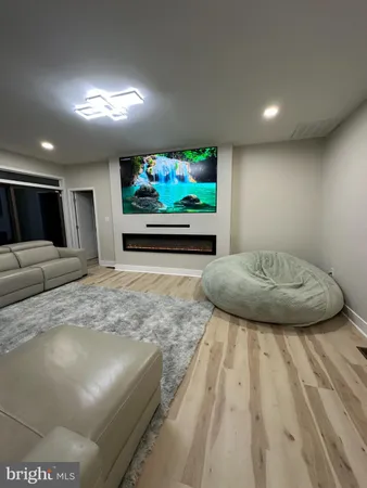 a view of a livingroom with furniture and a ceiling fan