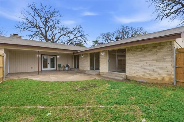 $342,500 | 829 Joanna Drive, Hurst, TX 76053
