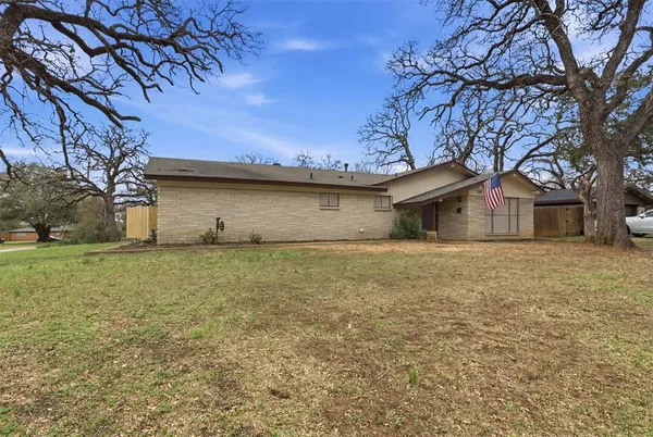 $342,500 | 829 Joanna Drive, Hurst, TX 76053