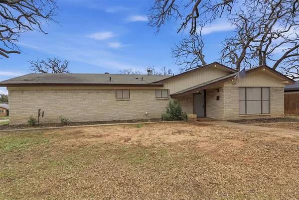 $342,500 | 829 Joanna Drive, Hurst, TX 76053