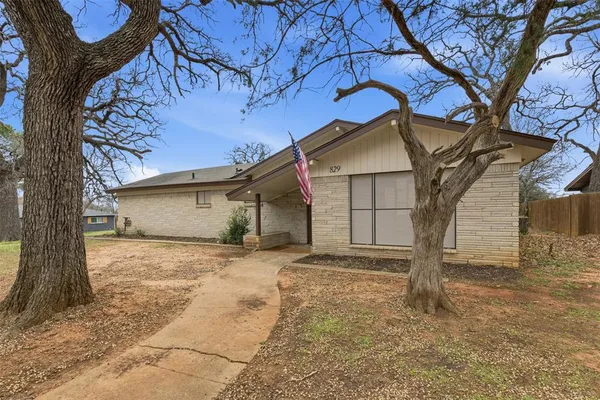 $342,500 | 829 Joanna Drive, Hurst, TX 76053