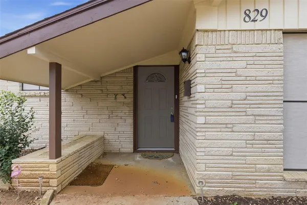 $342,500 | 829 Joanna Drive, Hurst, TX 76053