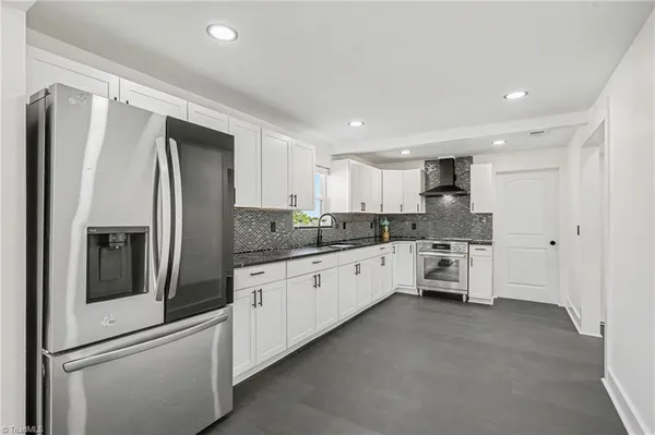 $295,000 | 6 East Sunrise Avenue, Thomasville, NC 27360
