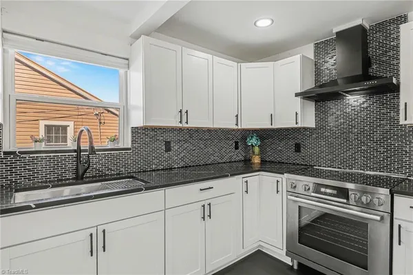 $295,000 | 6 East Sunrise Avenue, Thomasville, NC 27360
