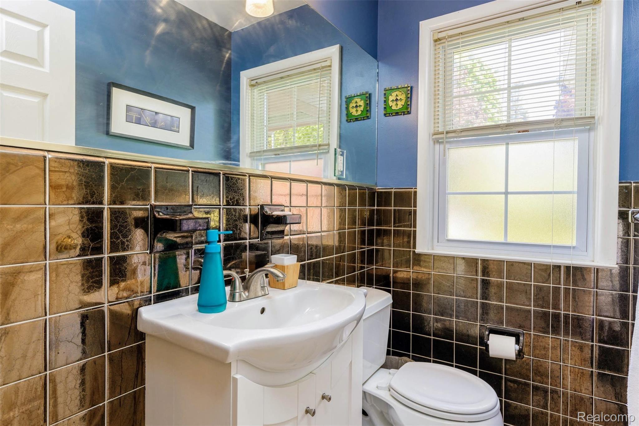 759 Shoreham Road Grosse Pointe, MI 48236 - Photo 8 of 59 Lav near foyer