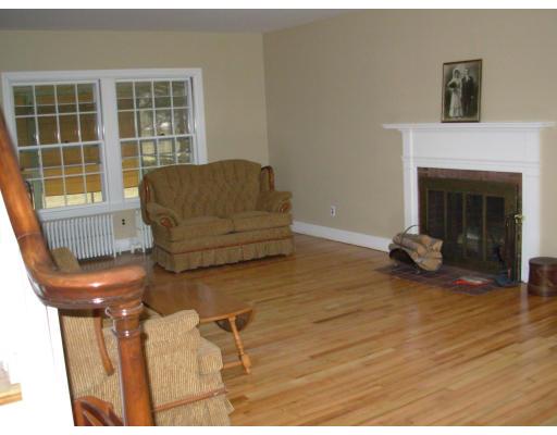 25 Russell Road Framingham, MA 01702 - Photo 3 of 9 Gallery Image 3