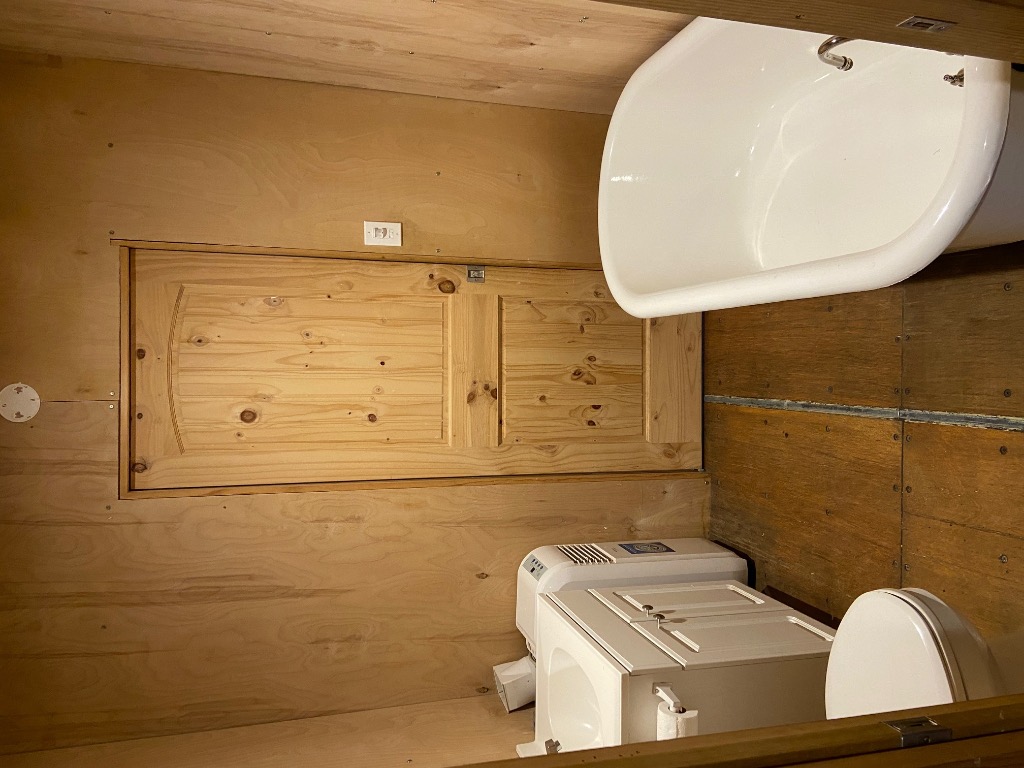 385 Country Lane Dripping Springs, TX 78620 - Photo 6 of 27 a bathroom with a sink a toilet and bathtub