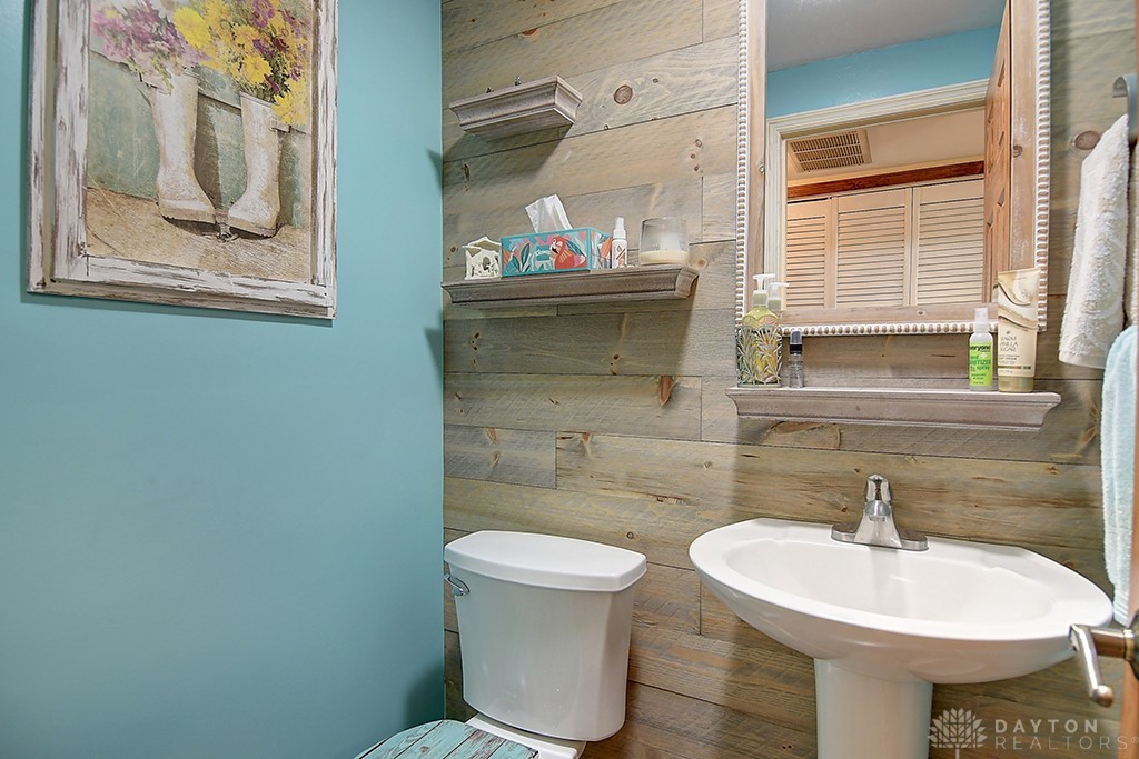 6447 Highbury Road Huber Heights, OH 45424 - Photo 14 of 33 Half Bath on Main Level