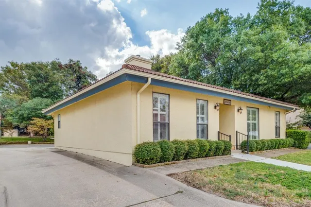 a view of a back yard of the house