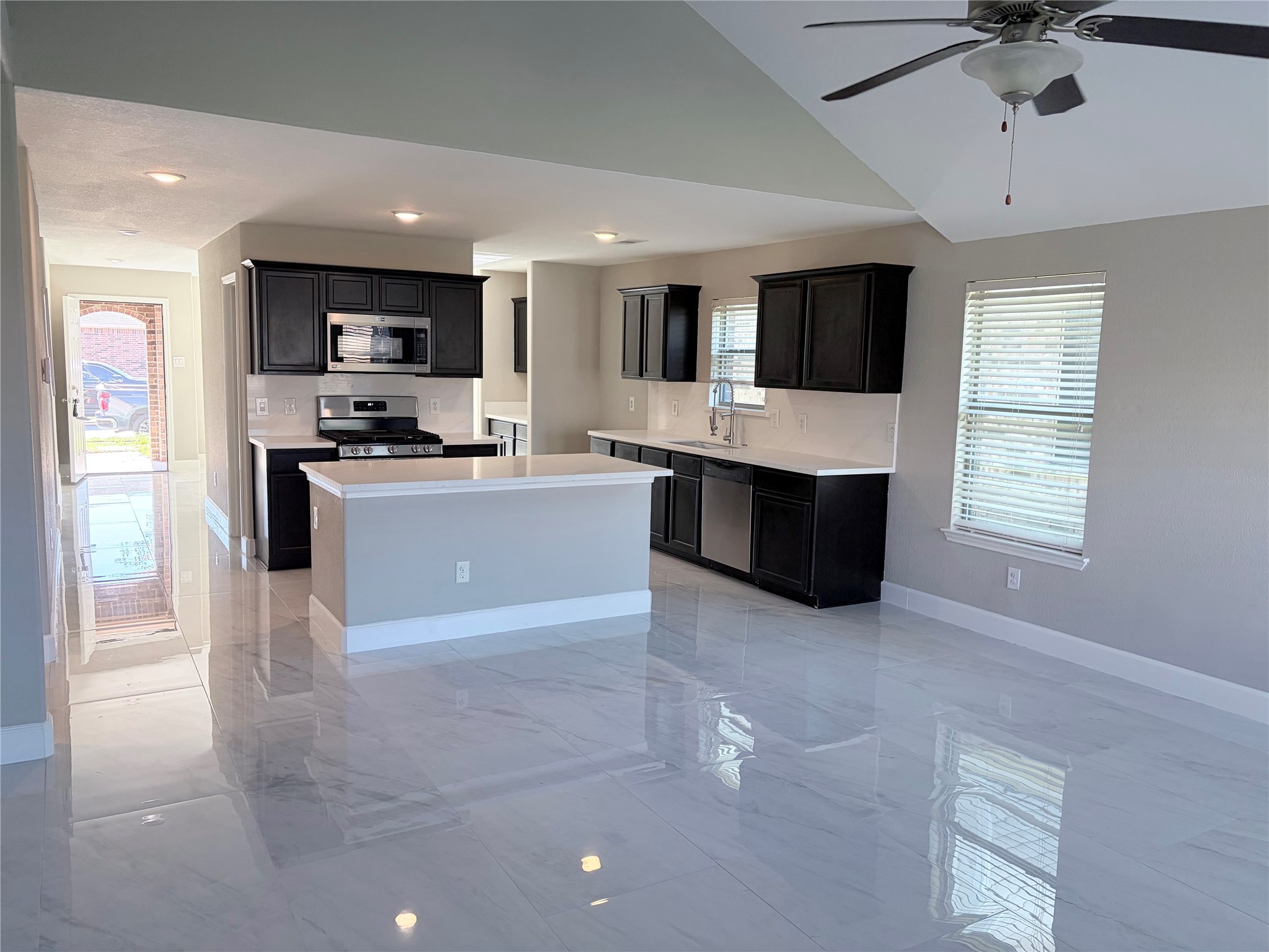 16527 Silla Ridge Court Houston, TX 77049 - Photo 12 of 39