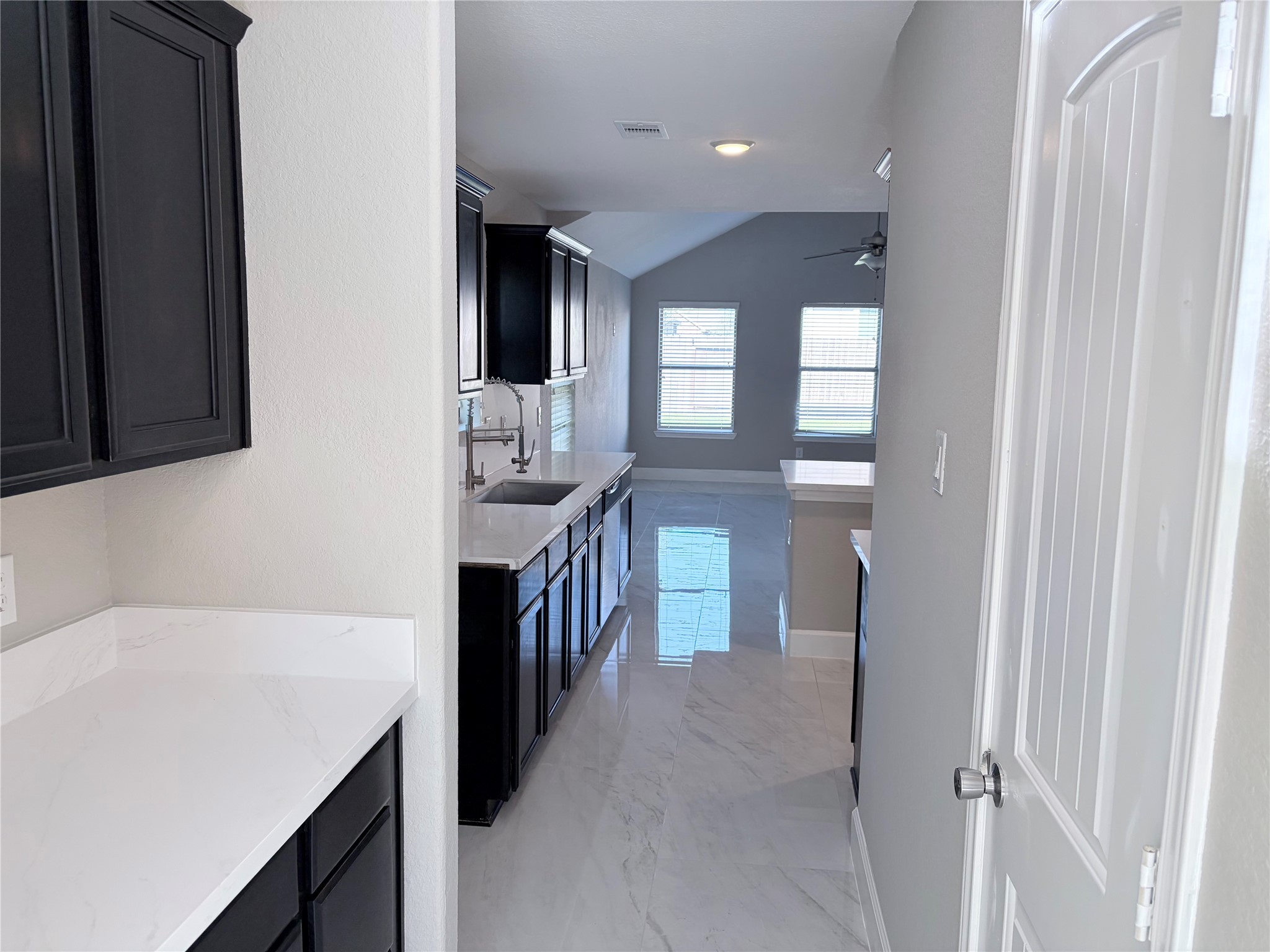 16527 Silla Ridge Court Houston, TX 77049 - Photo 4 of 39