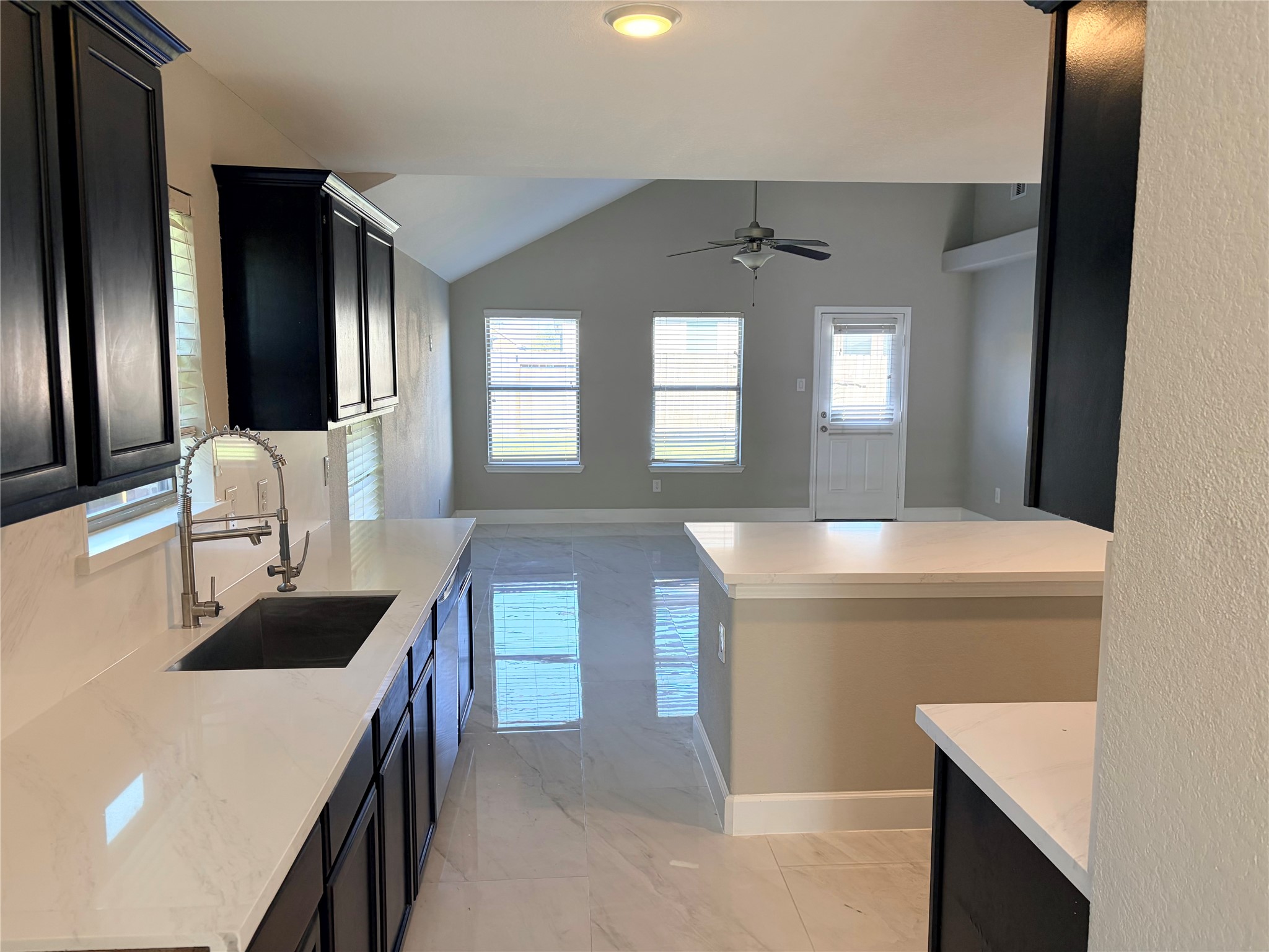 16527 Silla Ridge Court Houston, TX 77049 - Photo 8 of 39