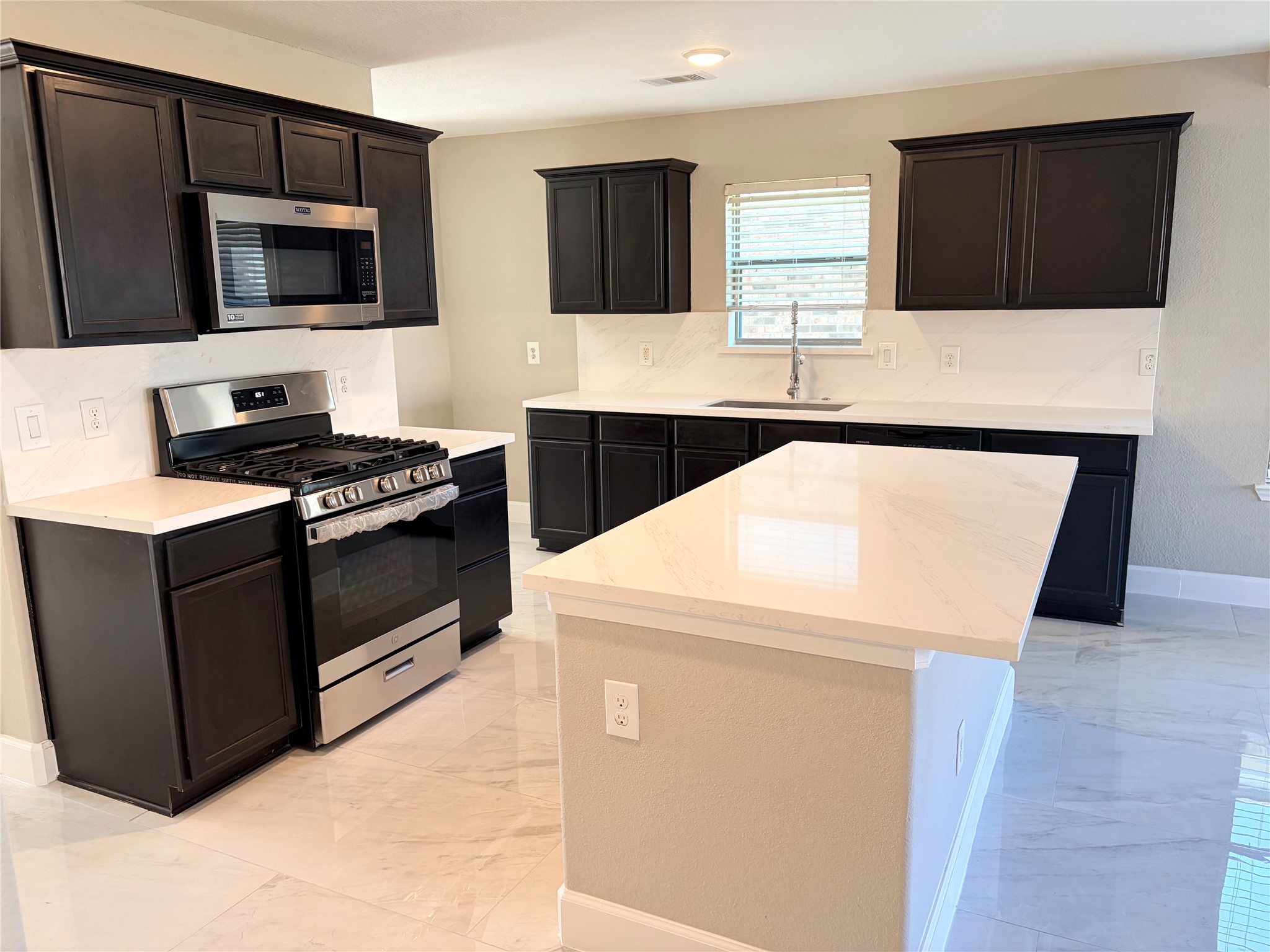 16527 Silla Ridge Court Houston, TX 77049 - Photo 9 of 39