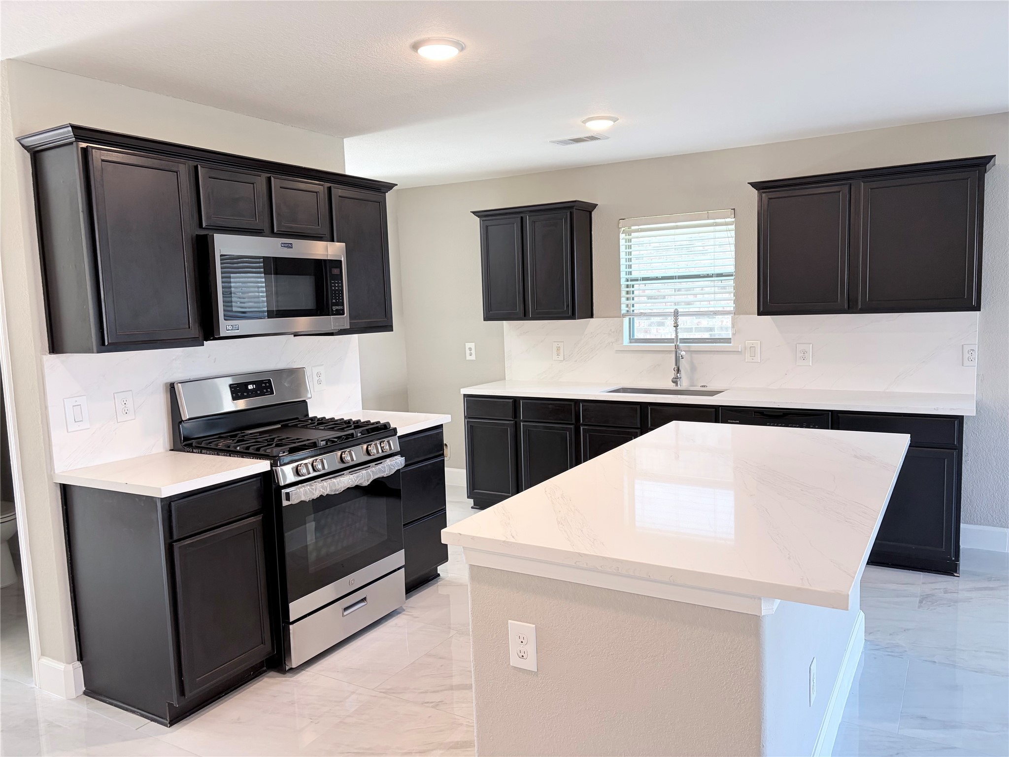 16527 Silla Ridge Court Houston, TX 77049 - Photo 10 of 39