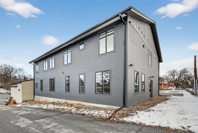 $2,400 | 19 Welling Place, Warwick, NY 10990