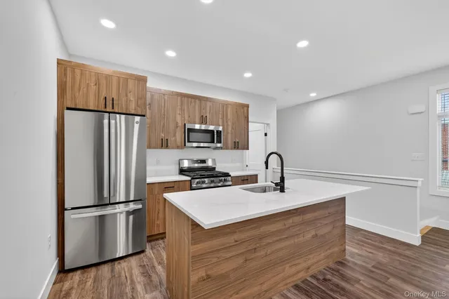 $2,400 | 19 Welling Place, Warwick, NY 10990