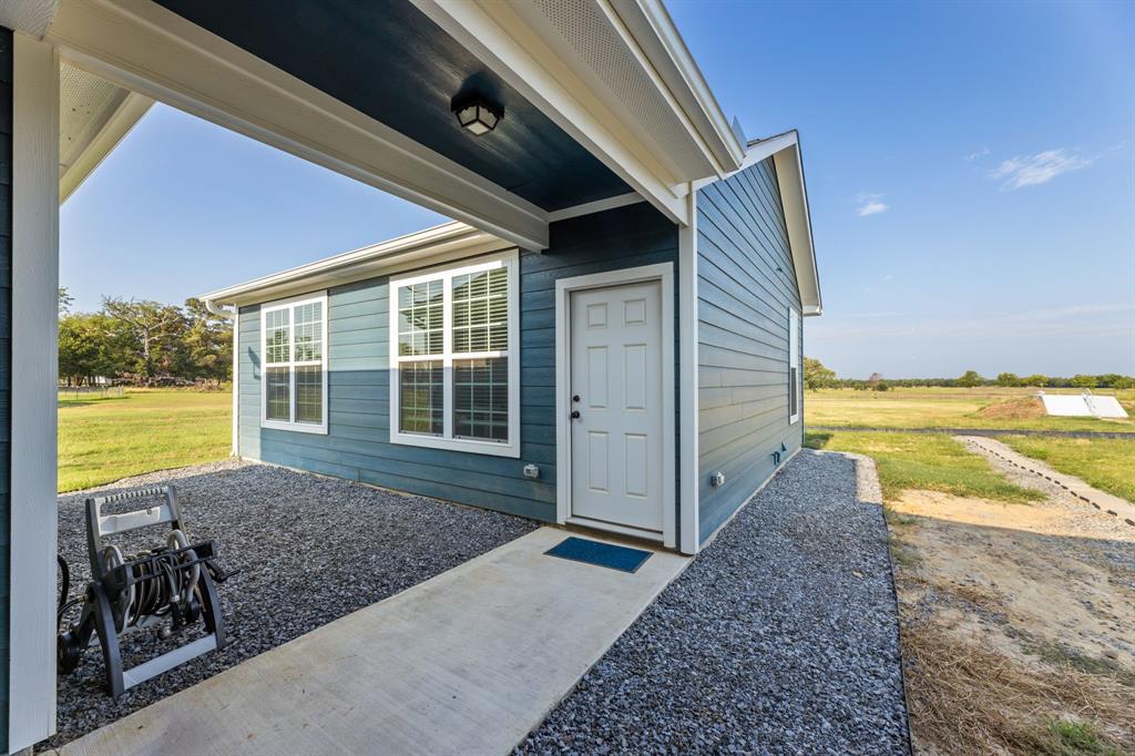 27084 Fm 47 Wills Point Wills Point, TX 75169 - Photo 33 of 36 a view of ocean from a building