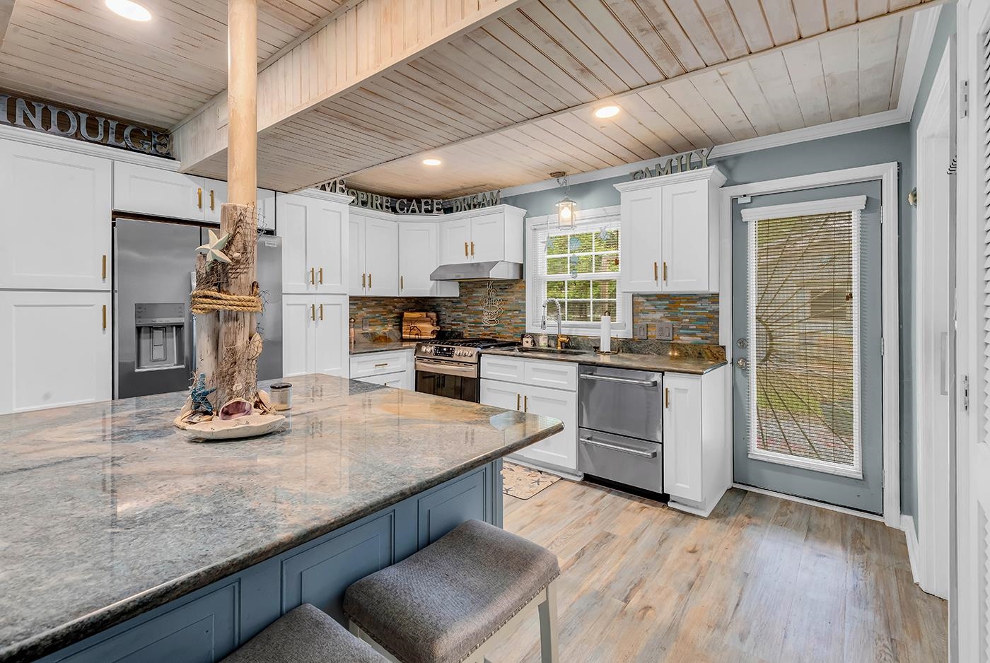 910 South Myrtle Drive Surfside Beach, SC 29575 - Photo 12 of 31