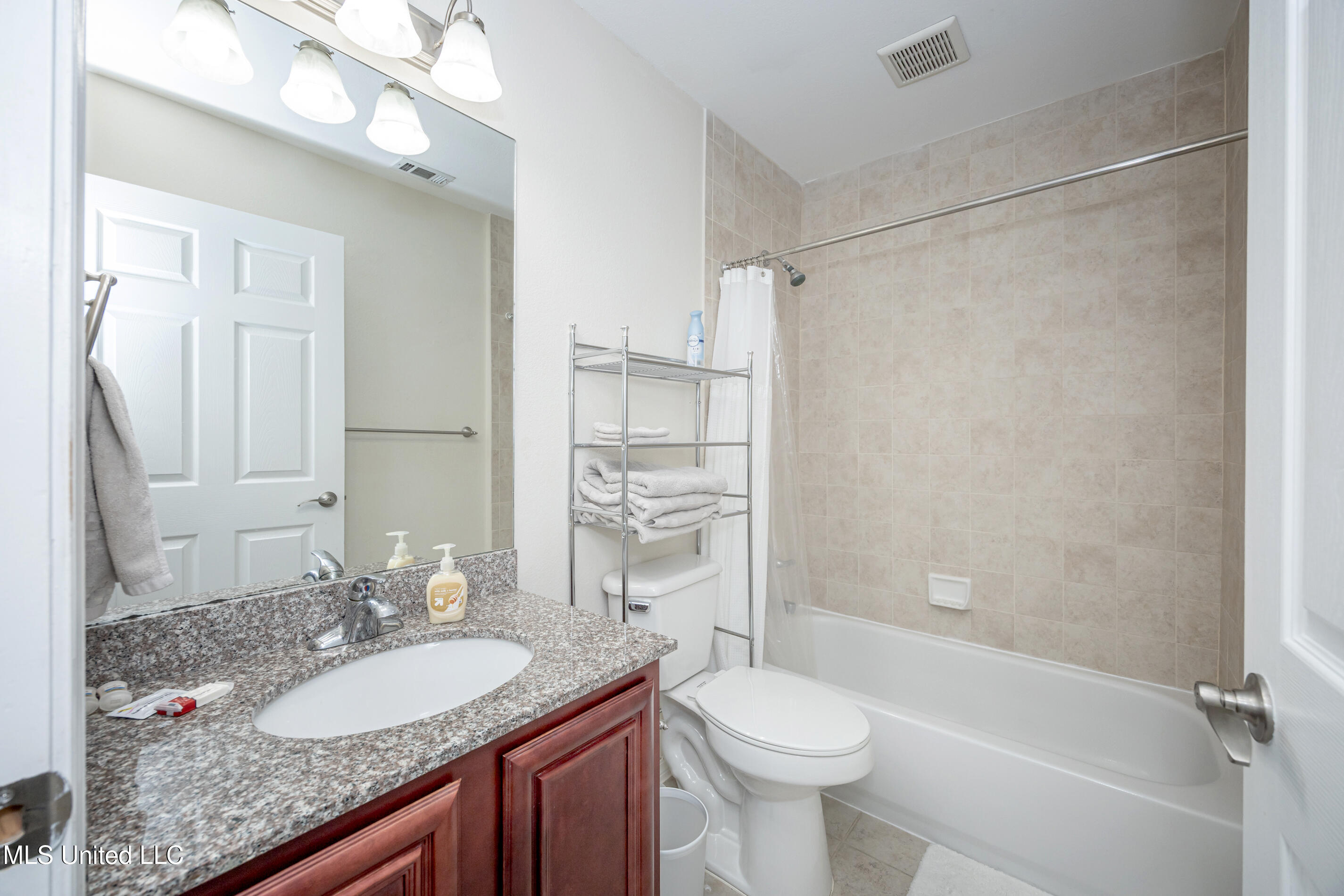 1282 Beach Boulevard, Unit 207 Biloxi, MS 39530 - Photo 12 of 33 IMG_8438