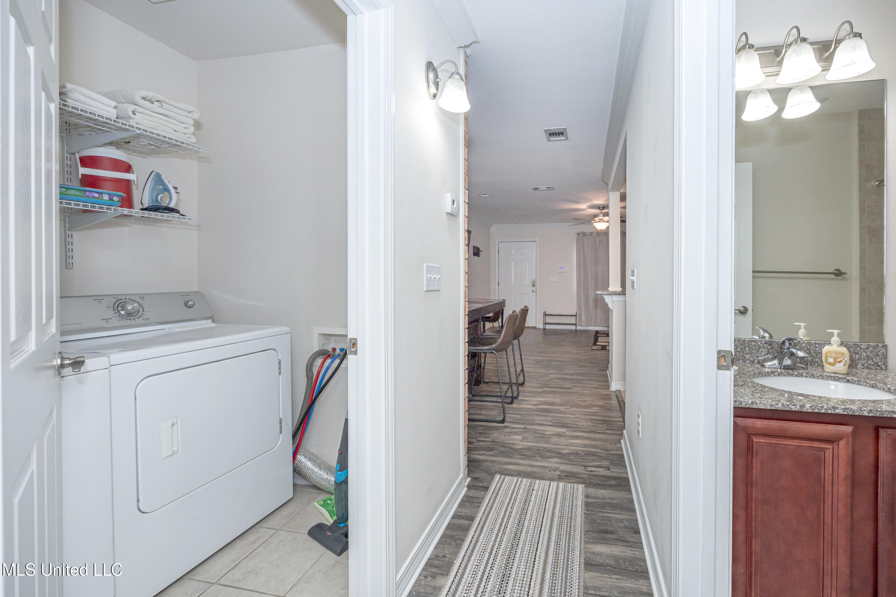 1282 Beach Boulevard, Unit 207 Biloxi, MS 39530 - Photo 13 of 33 IMG_8449