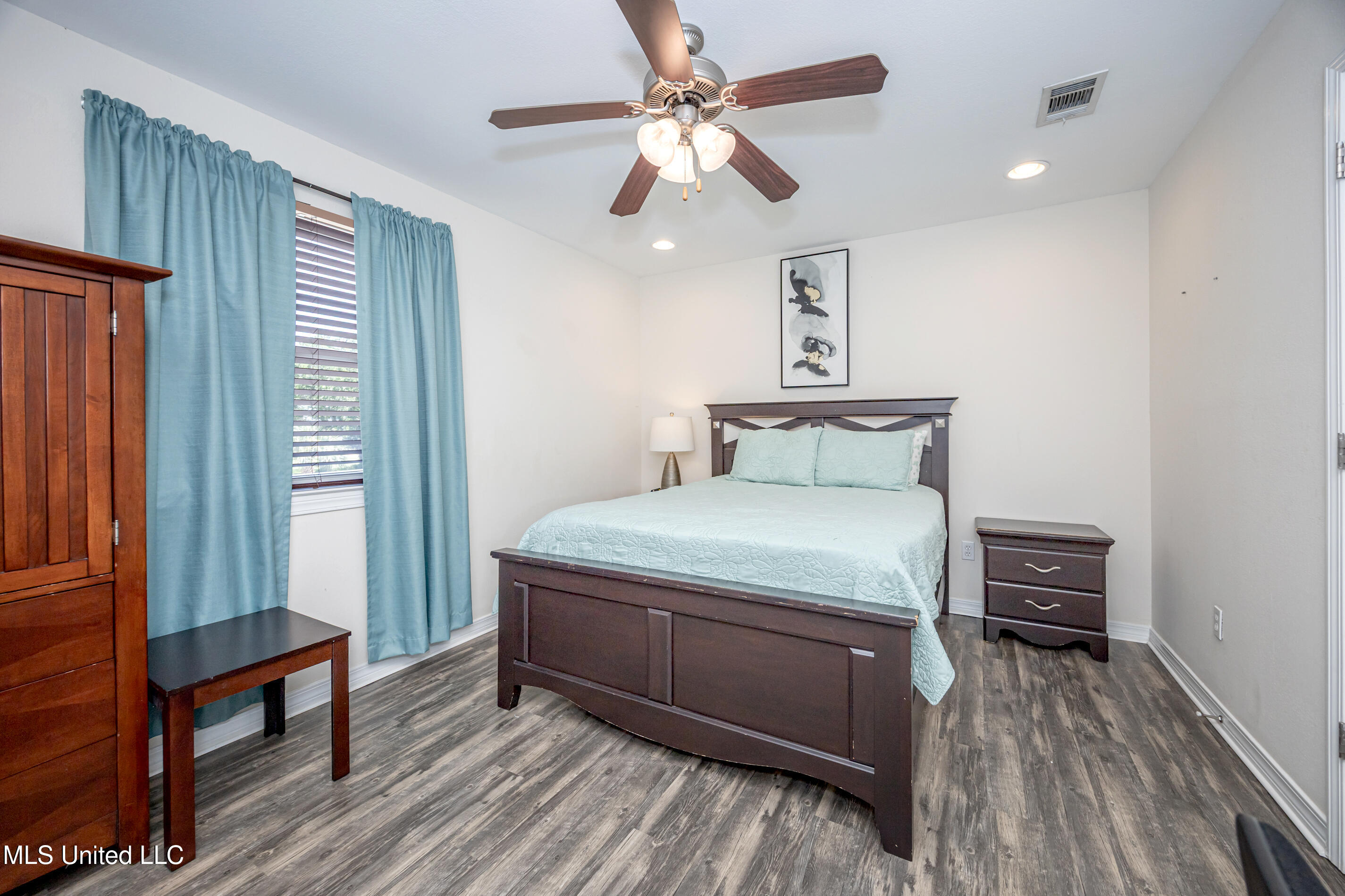 1282 Beach Boulevard, Unit 207 Biloxi, MS 39530 - Photo 15 of 33 IMG_8445