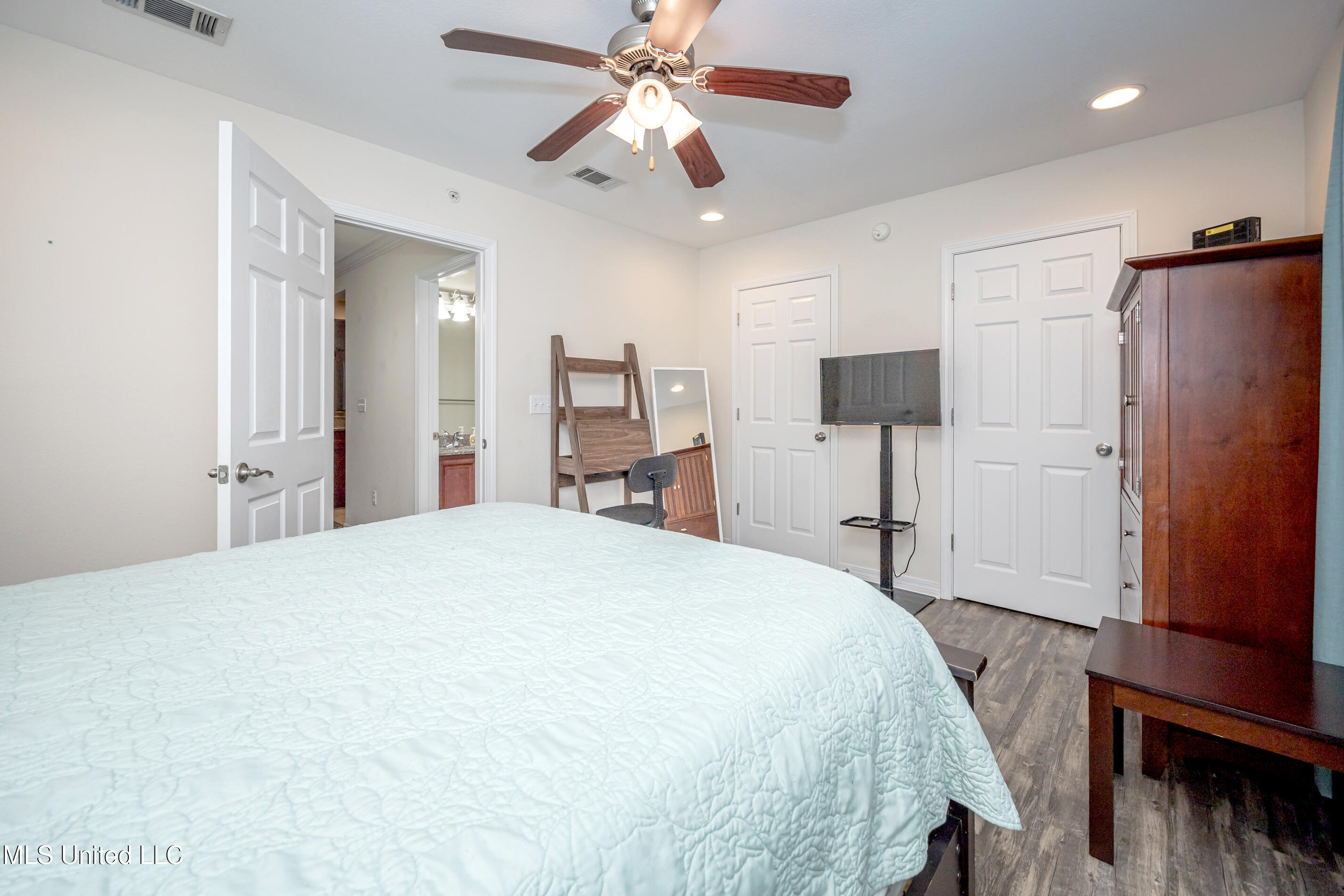 1282 Beach Boulevard, Unit 207 Biloxi, MS 39530 - Photo 16 of 33 IMG_8441