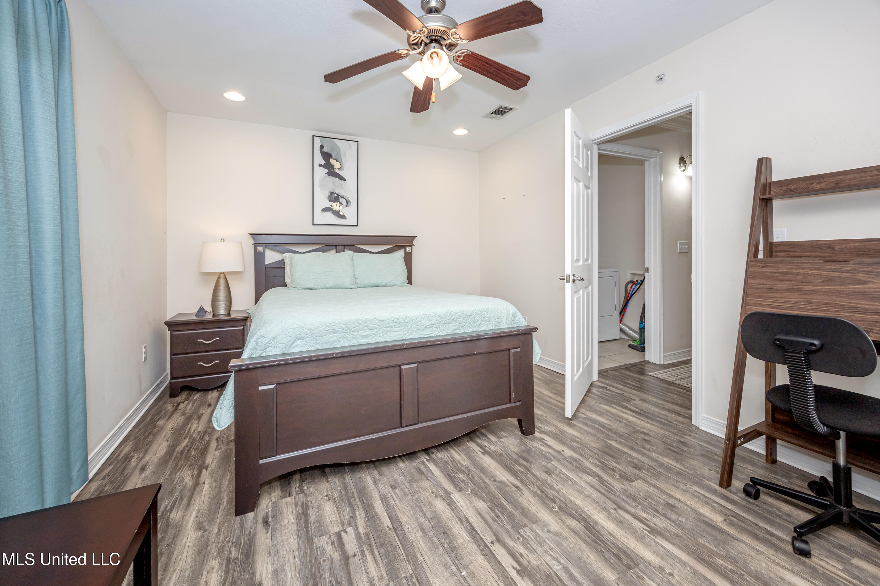 1282 Beach Boulevard, Unit 207 Biloxi, MS 39530 - Photo 17 of 33 IMG_8440