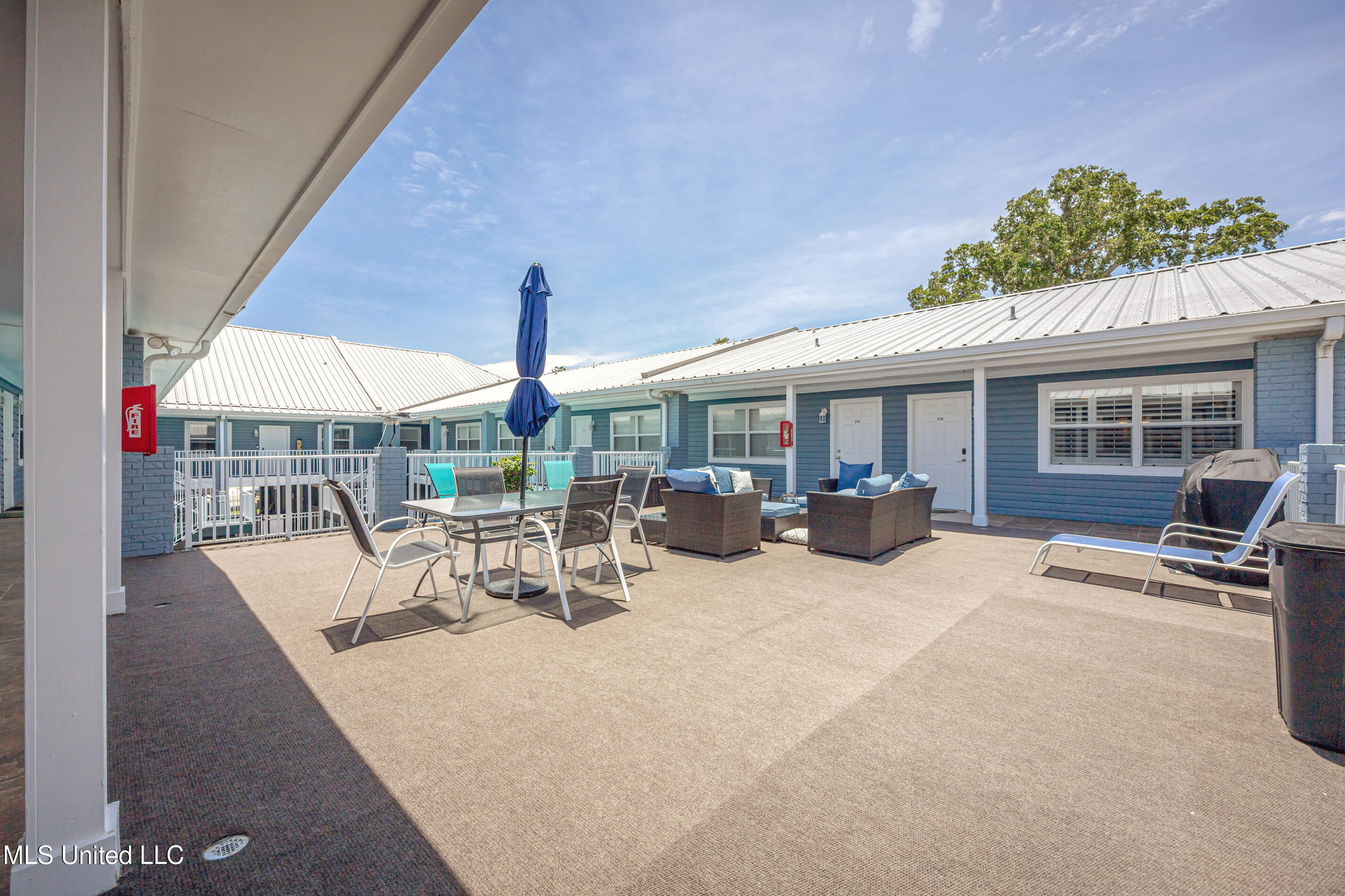 1282 Beach Boulevard, Unit 207 Biloxi, MS 39530 - Photo 18 of 33 IMG_8415