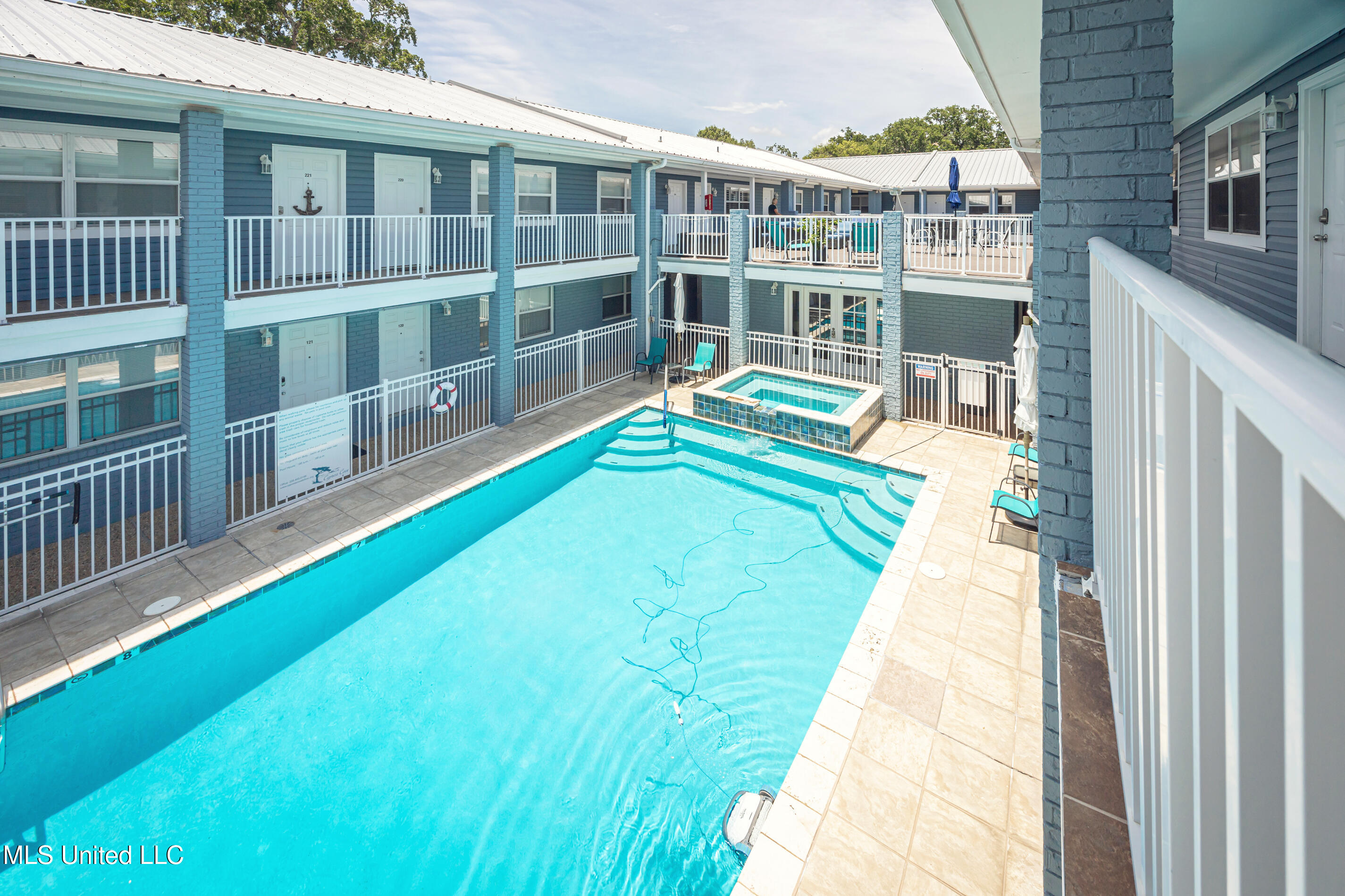 1282 Beach Boulevard, Unit 207 Biloxi, MS 39530 - Photo 20 of 33 IMG_8465