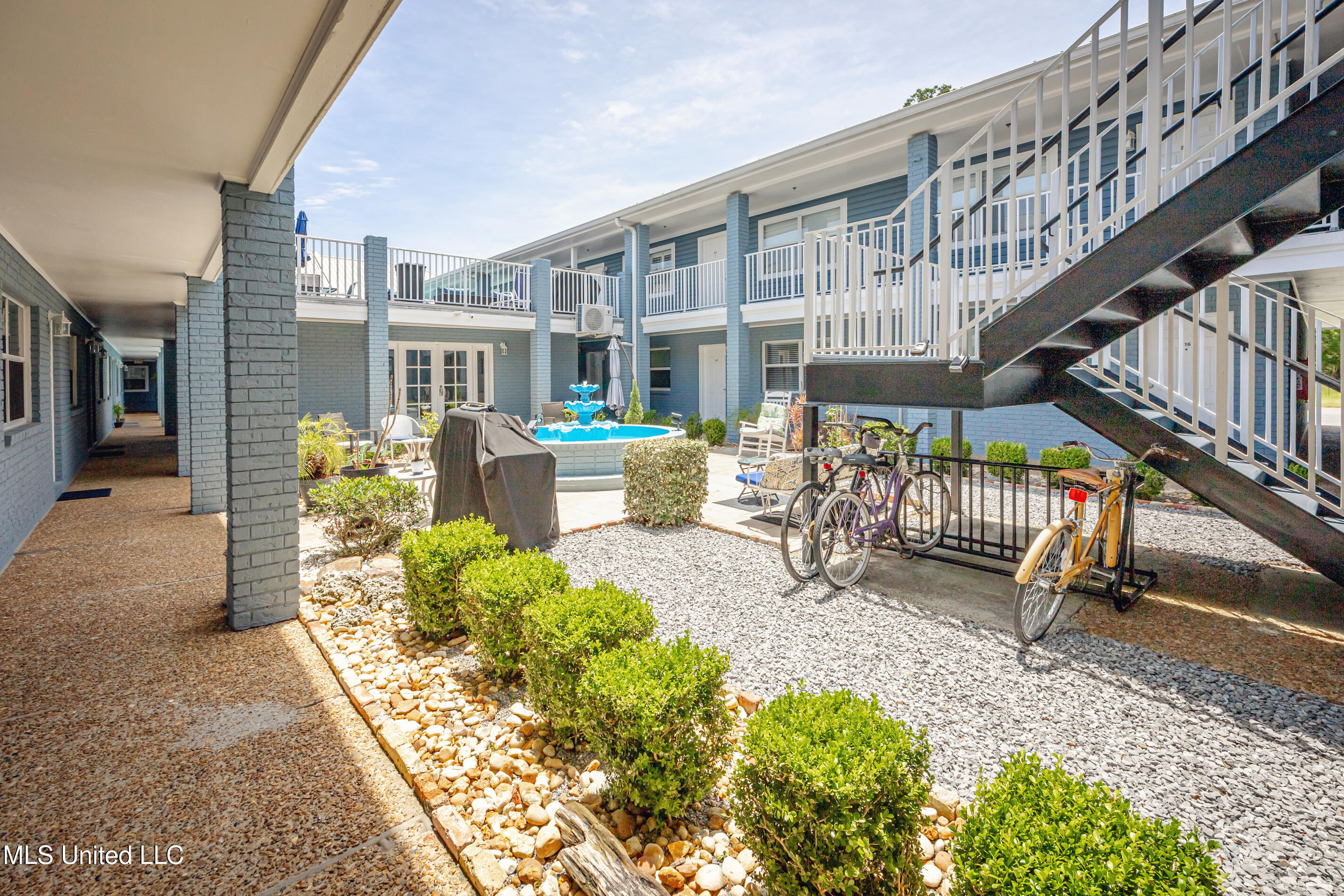 1282 Beach Boulevard, Unit 207 Biloxi, MS 39530 - Photo 21 of 33 IMG_8516