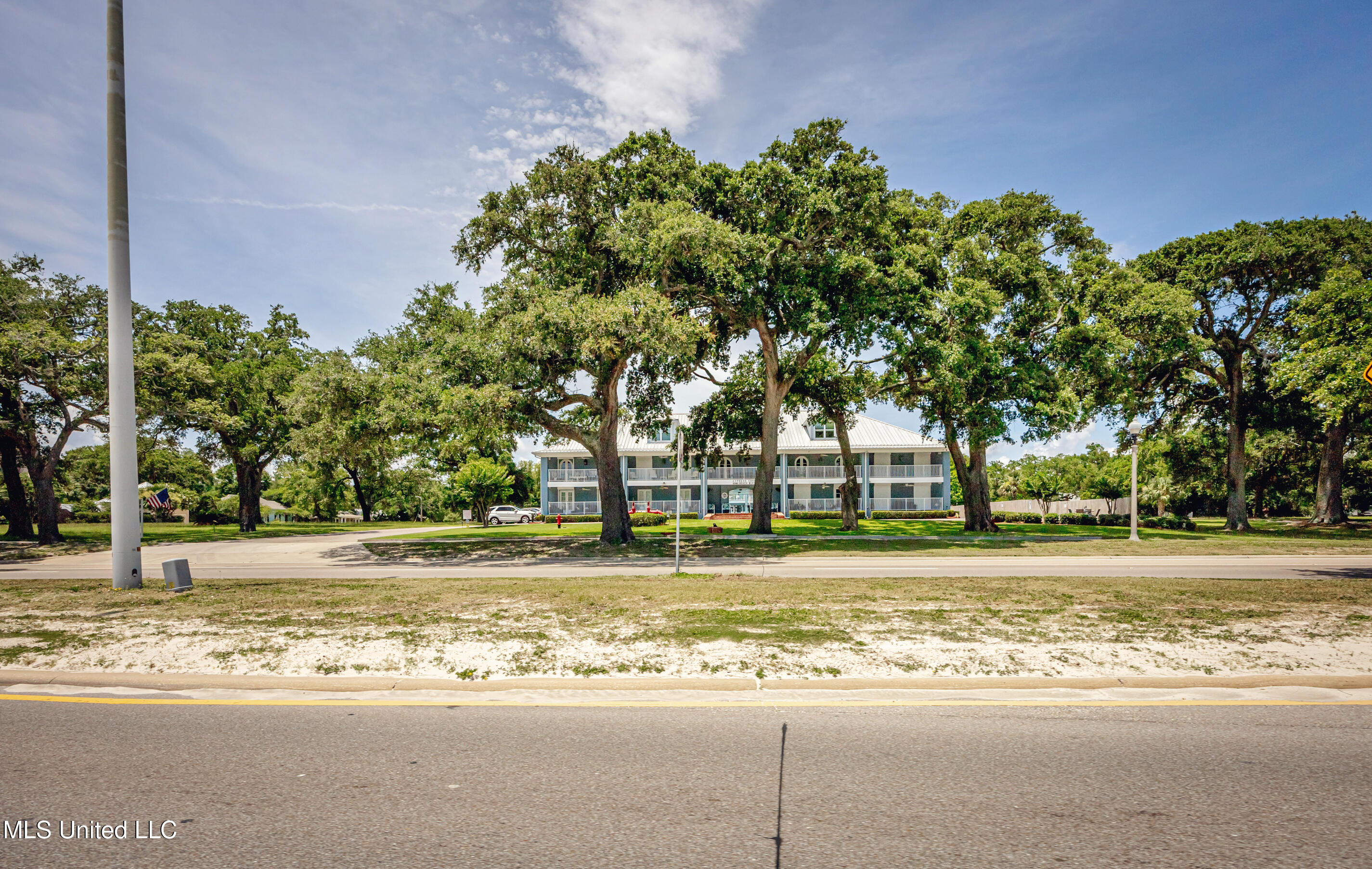 1282 Beach Boulevard, Unit 207 Biloxi, MS 39530 - Photo 31 of 33 IMG_8547