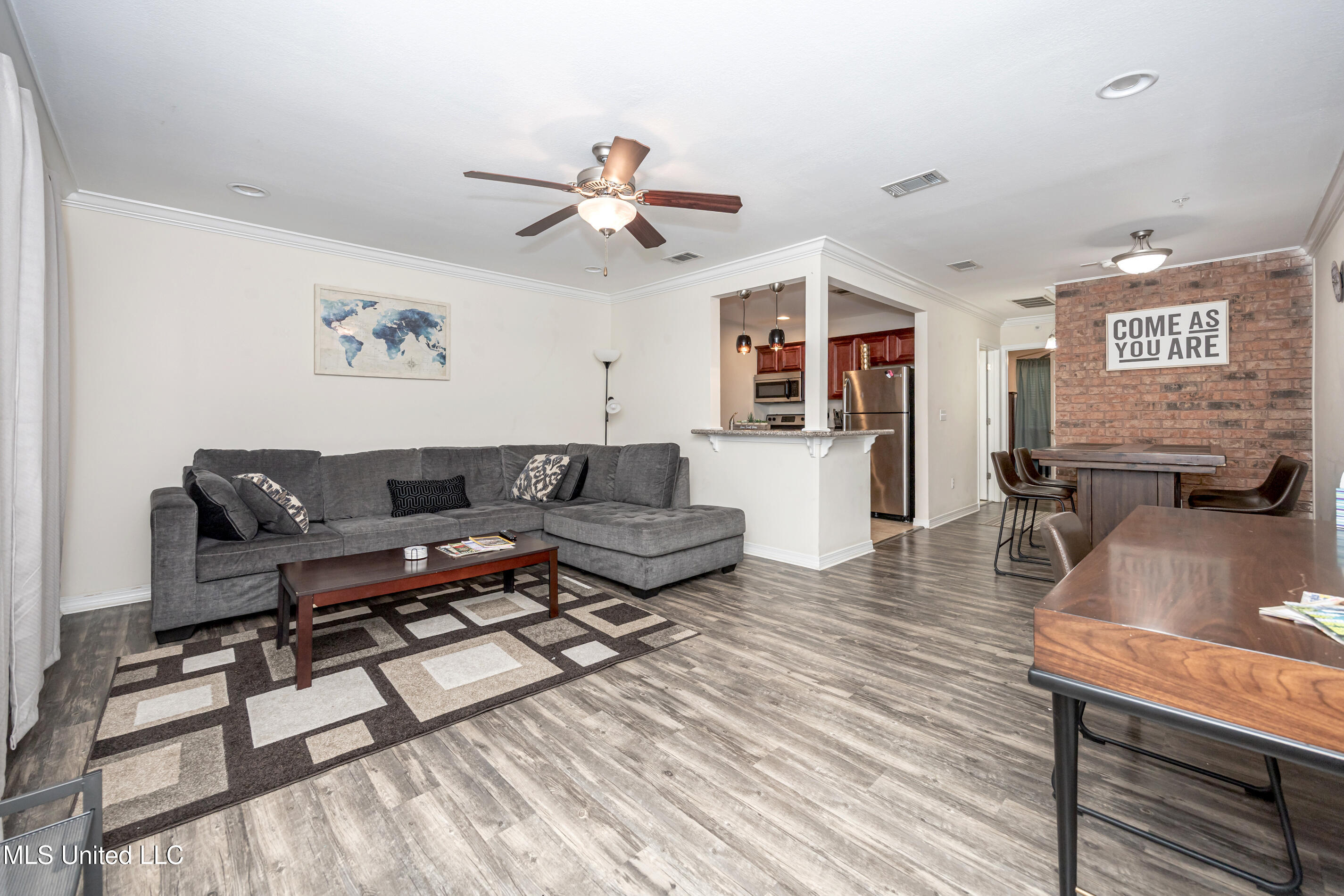 1282 Beach Boulevard, Unit 207 Biloxi, MS 39530 - Photo 5 of 33 IMG_8425