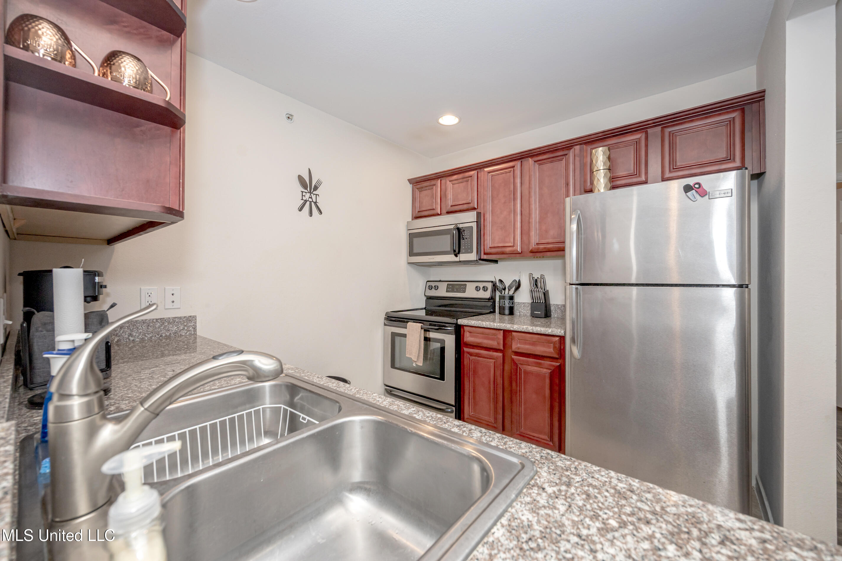 1282 Beach Boulevard, Unit 207 Biloxi, MS 39530 - Photo 9 of 33 IMG_8435