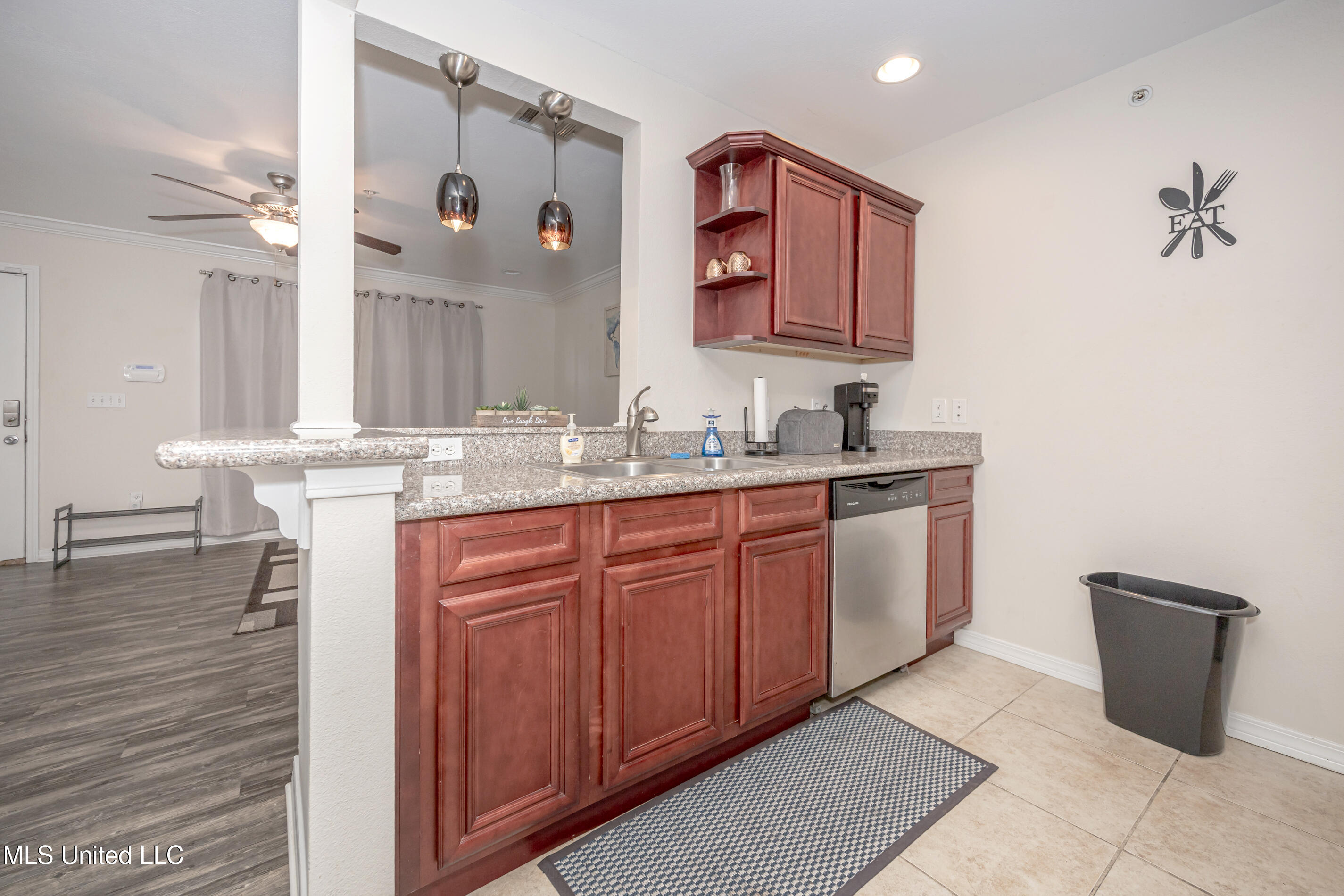 1282 Beach Boulevard, Unit 207 Biloxi, MS 39530 - Photo 10 of 33 IMG_8434
