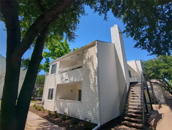 $850 | 7431 Holly Hill Drive, Unit 201, Dallas, TX 75231