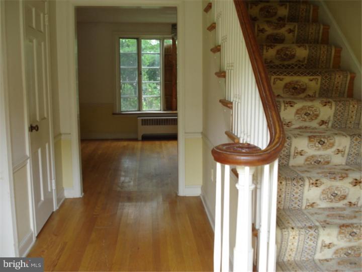 809 Princeton Road Wilmington, DE 19807 - Photo 3 of 7 Foyer