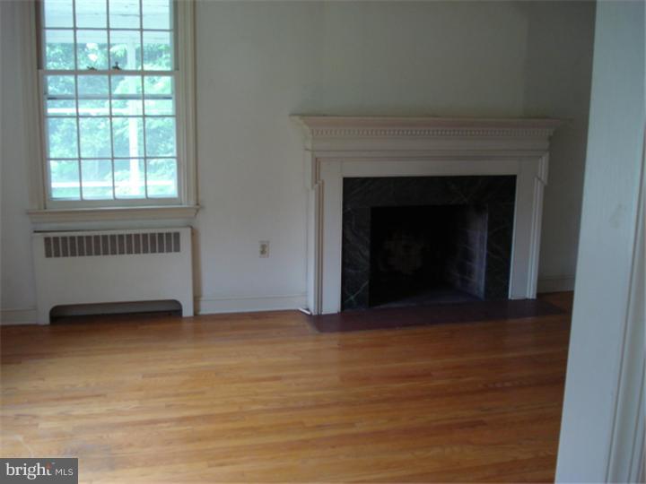 809 Princeton Road Wilmington, DE 19807 - Photo 4 of 7 Living Room