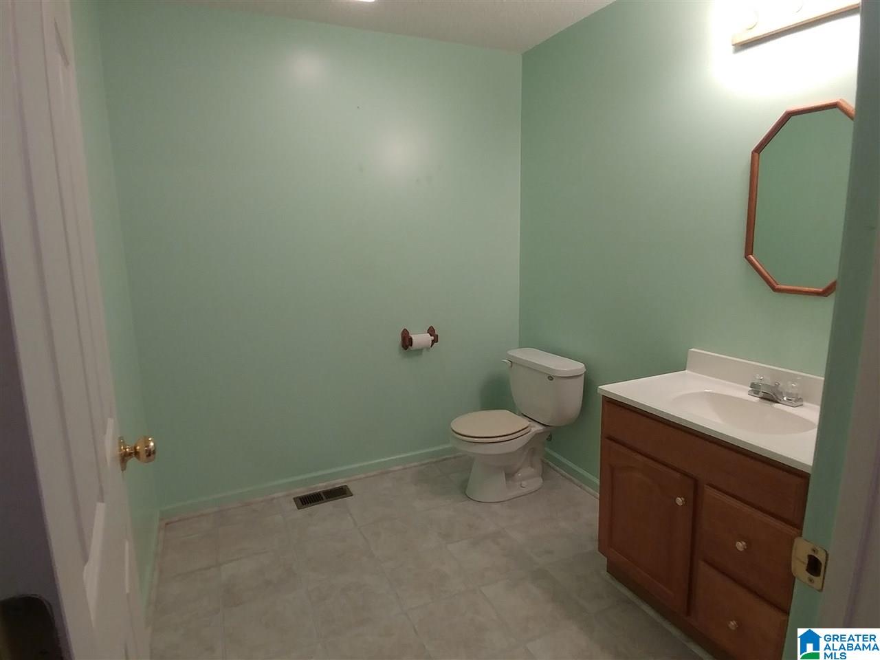 969 Oak Crest Road Birmingham, AL 35224 - Photo 13 of 17