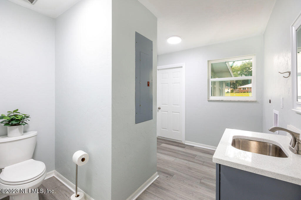 439 Southeast 28th Way Melrose, FL 32666 - Photo 27 of 55 Laundry/1/2 Bath_K7A8555-Edit