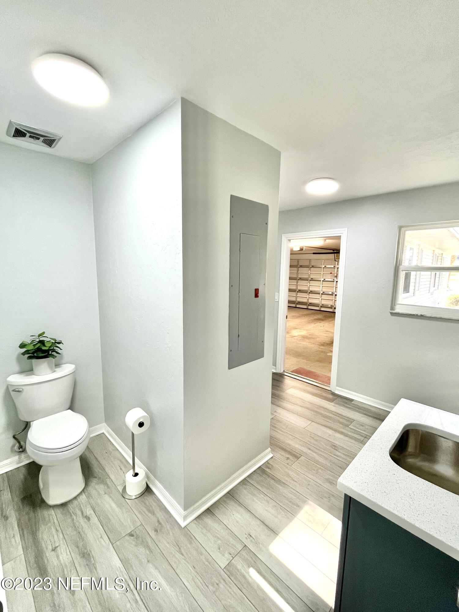 439 Southeast 28th Way Melrose, FL 32666 - Photo 28 of 55 Laundry/1/2 BathFullSizeRender