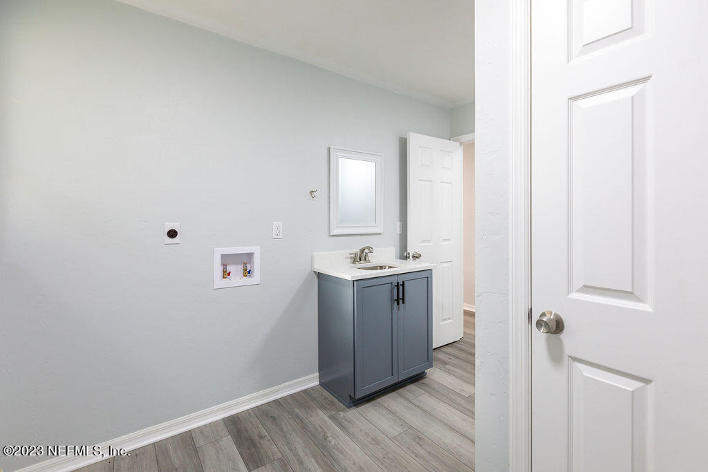 439 Southeast 28th Way Melrose, FL 32666 - Photo 29 of 55 Laundry/1/2 Bath_K7A8568-Edit