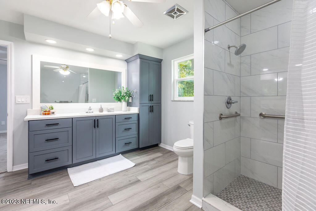 439 Southeast 28th Way Melrose, FL 32666 - Photo 35 of 55 Owner Bathroom_K7A8512-Edit