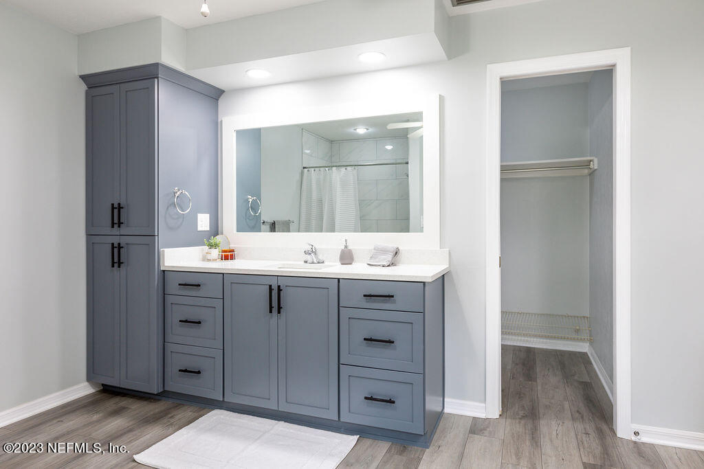 439 Southeast 28th Way Melrose, FL 32666 - Photo 36 of 55 Owner Bathroom_K7A8524-Edit