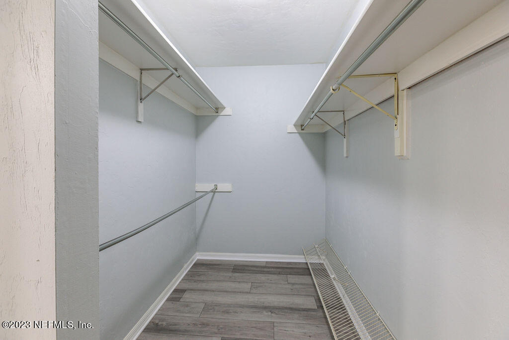 439 Southeast 28th Way Melrose, FL 32666 - Photo 37 of 55 Owners closet_K7A8537-Edit