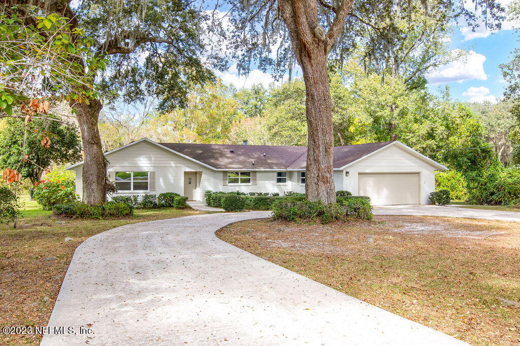 439 Southeast 28th Way Melrose, FL 32666 - Photo 4 of 55 _K7A8858-Edit