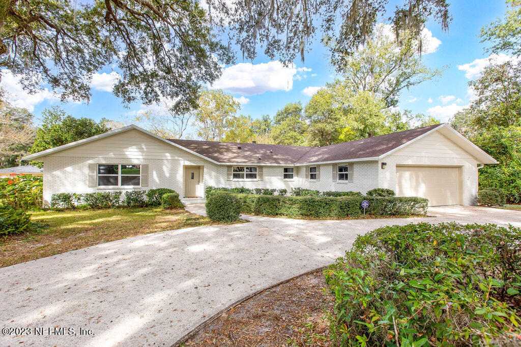 439 Southeast 28th Way Melrose, FL 32666 - Photo 5 of 55 _K7A8846-2-Edit